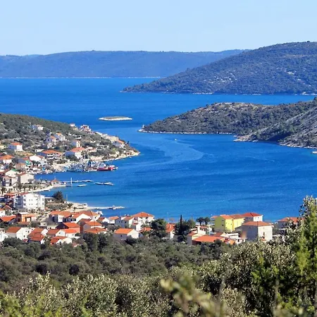 Family Friendly House With A Swimming Pool Vinisce, Trogir - 14858 Сasa de vacaciones Vinišće