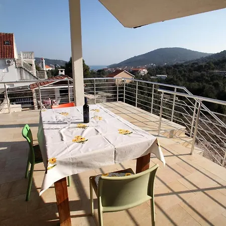 Family Friendly House With A Swimming Pool Vinisce, Trogir - 14858 Prázdninový dům