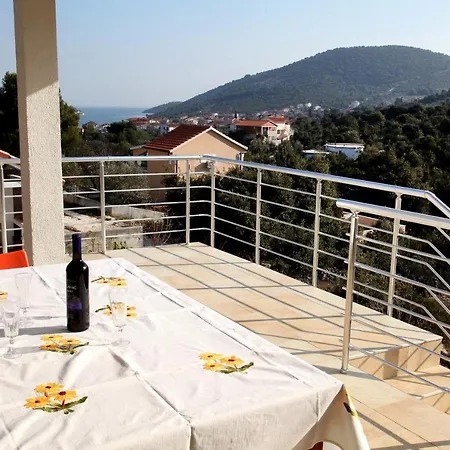 Prázdninový dům Family Friendly House With A Swimming Pool Vinisce, Trogir - 14858 *